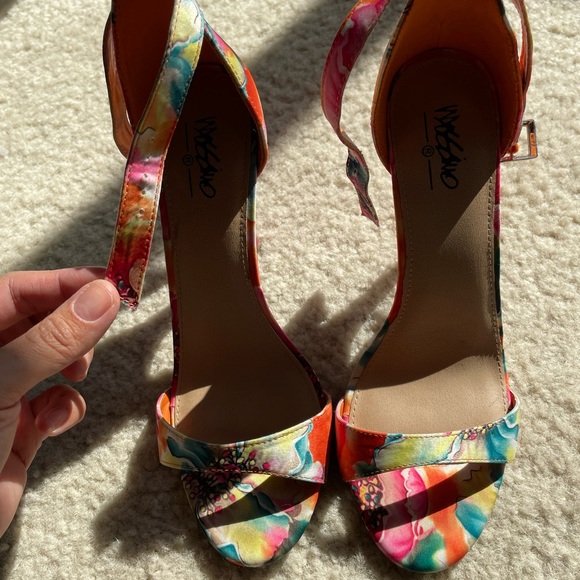 Gorgeous Mossimo floral heels sz 6.5 - Picture 3 of 6